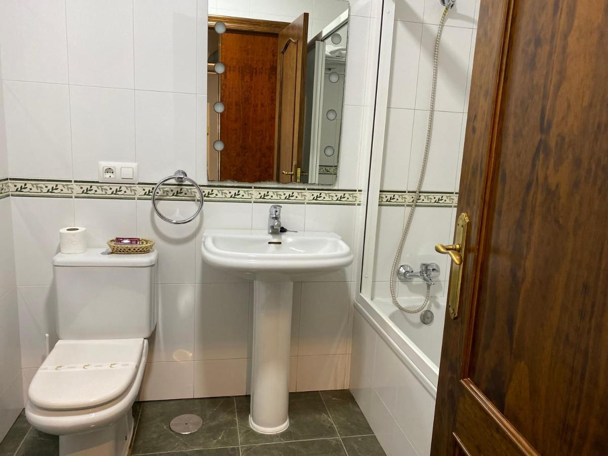 Hostal Restaurante La Curva Адра Екстериор снимка