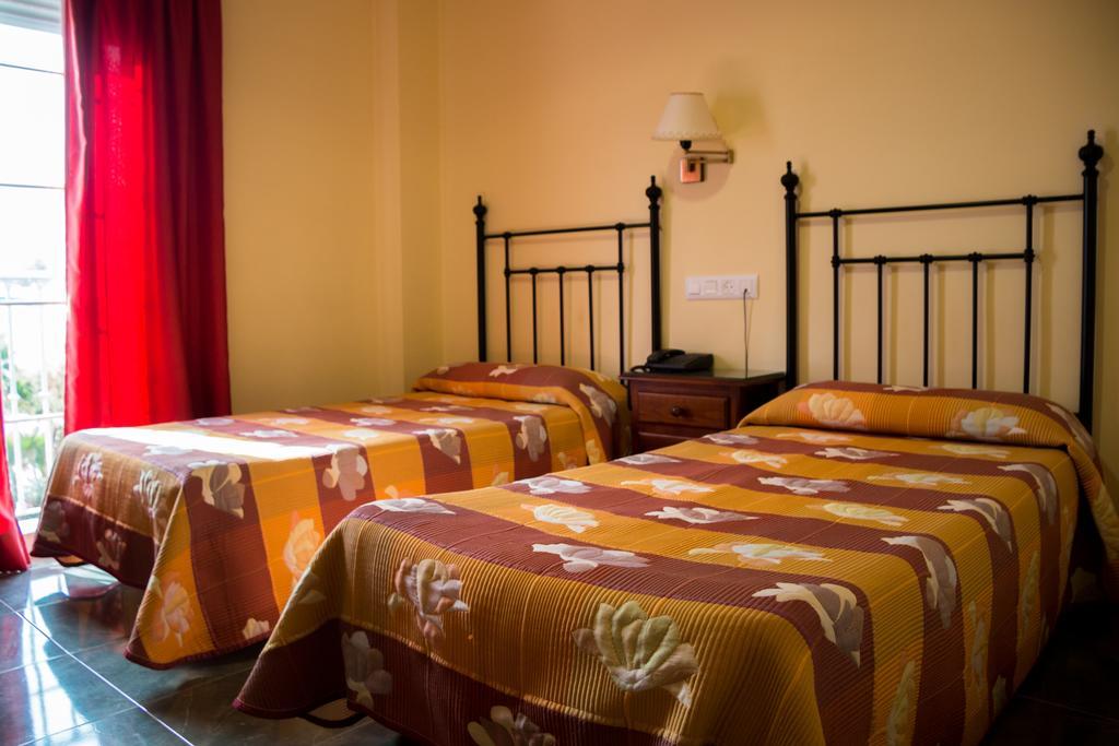 Hostal Restaurante La Curva Адра Екстериор снимка